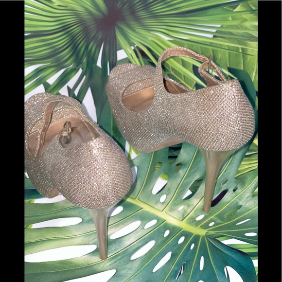 🌸Quipid Light gold heels platform.🌸 - Picture 2 of 7